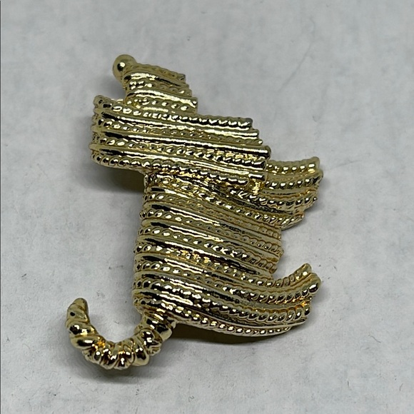 Vintage MCM shaggy dog Gold tone shiny Brooch pin - Picture 4 of 10